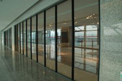 <b>然后用玻璃胶封锁固</b>